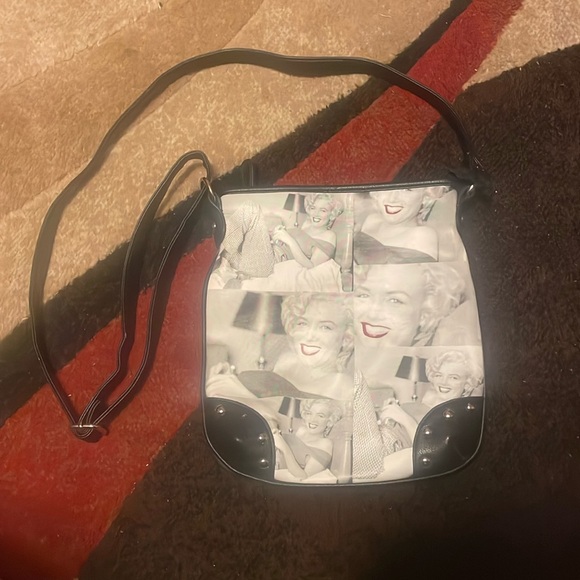 ⭐️⬇️ Marilyn Monroe bag - Picture 2 of 7